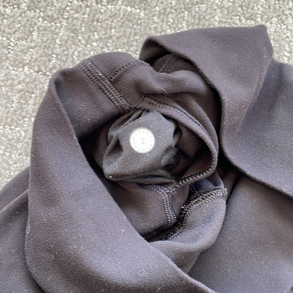 Lightly worn Lululemon align crop pants. - Picture 3 of 4